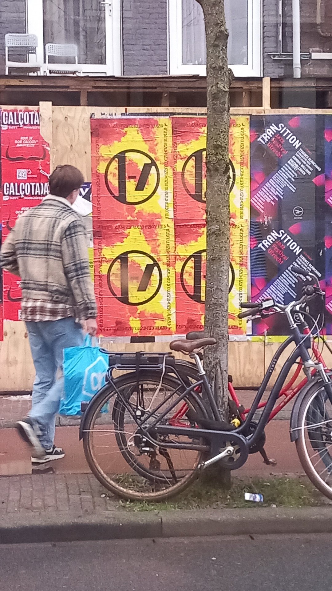 Alt text: Poster in Amsterdam&quot;